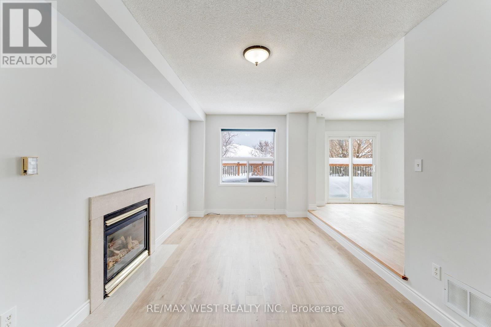 20 Felt Crescent, Barrie, Ontario  L4N 8V2 - Photo 8 - S12633128