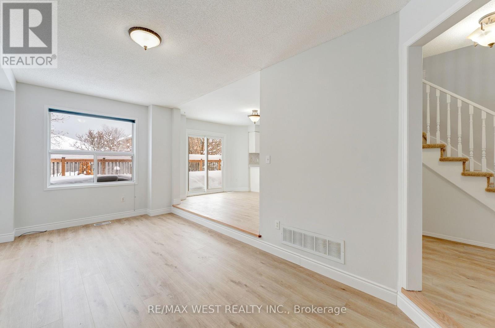 20 Felt Crescent, Barrie, Ontario  L4N 8V2 - Photo 9 - S12633128