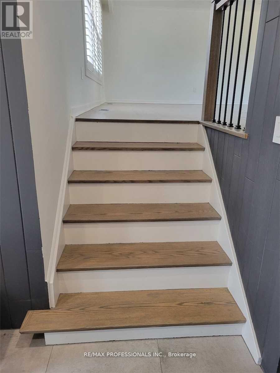 15 Ridge Drive, Oakville, Ontario  L6H 1B7 - Photo 15 - W12633120