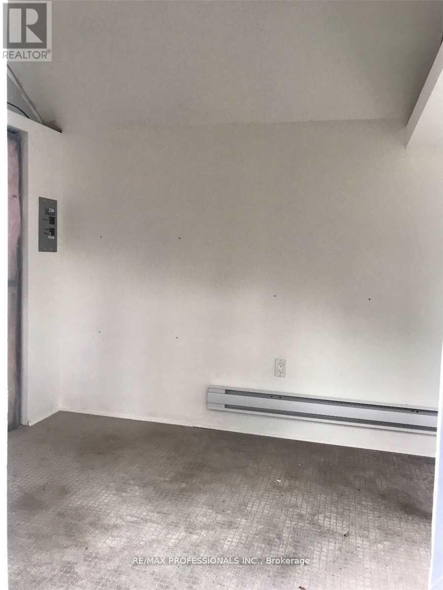 15 Ridge Drive, Oakville, Ontario  L6H 1B7 - Photo 16 - W12633120