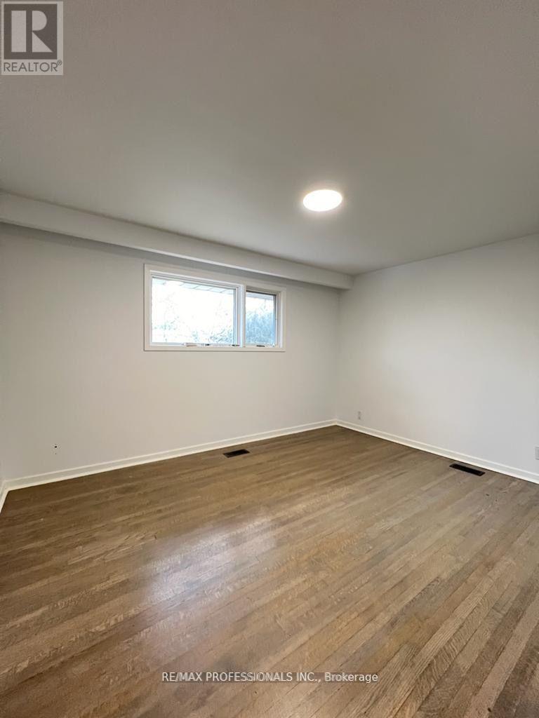 15 Ridge Drive, Oakville, Ontario  L6H 1B7 - Photo 24 - W12633120