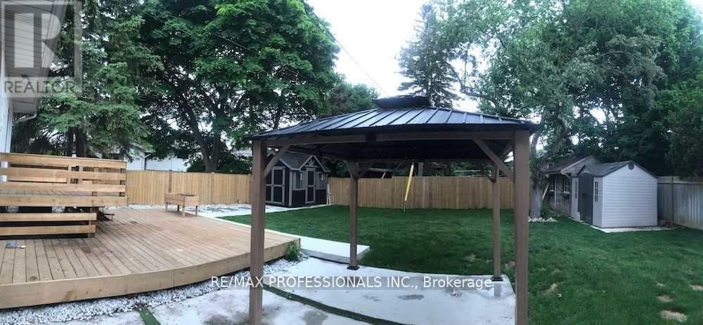 15 Ridge Drive, Oakville, Ontario  L6H 1B7 - Photo 27 - W12633120