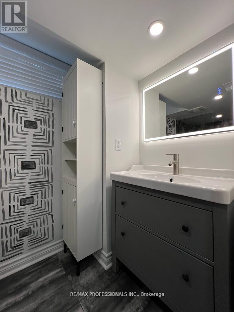 15 Ridge Drive, Oakville, Ontario  L6H 1B7 - Photo 28 - W12633120