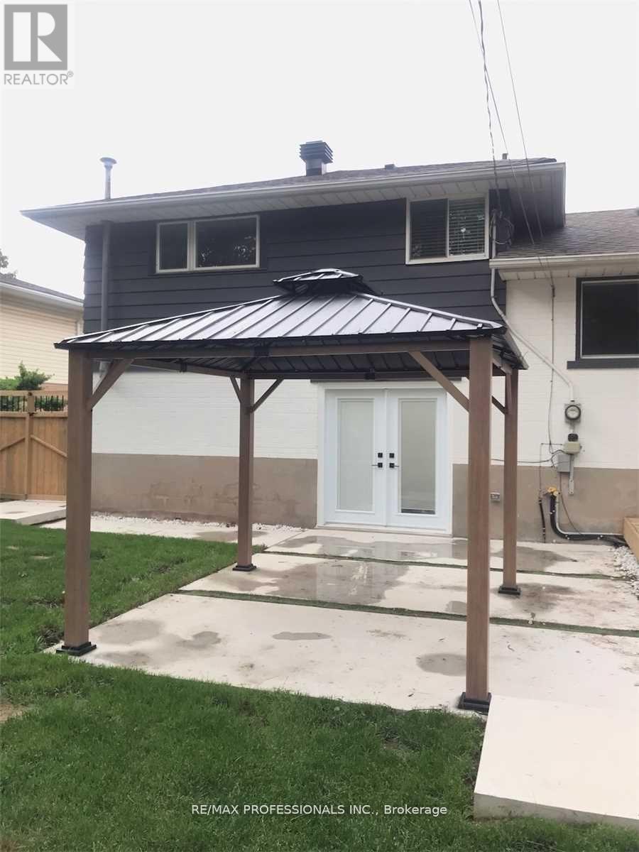 15 Ridge Drive, Oakville, Ontario  L6H 1B7 - Photo 29 - W12633120