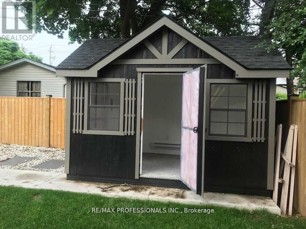 15 Ridge Drive, Oakville, Ontario  L6H 1B7 - Photo 32 - W12633120