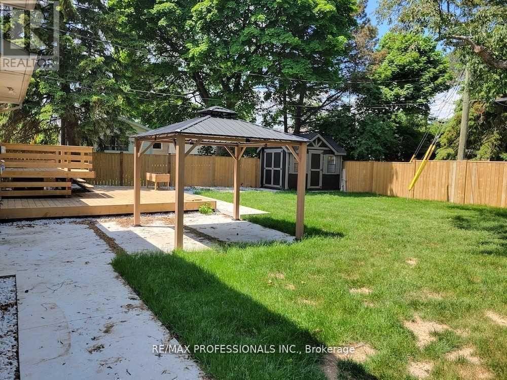 15 Ridge Drive, Oakville, Ontario  L6H 1B7 - Photo 33 - W12633120