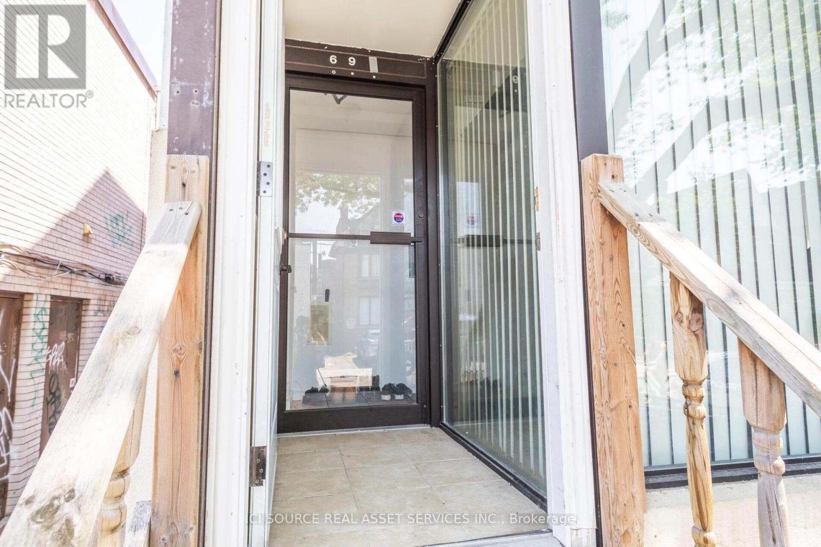 1 - 693 Euclid Avenue, Toronto, Ontario  M6G 2T8 - Photo 2 - C12633164