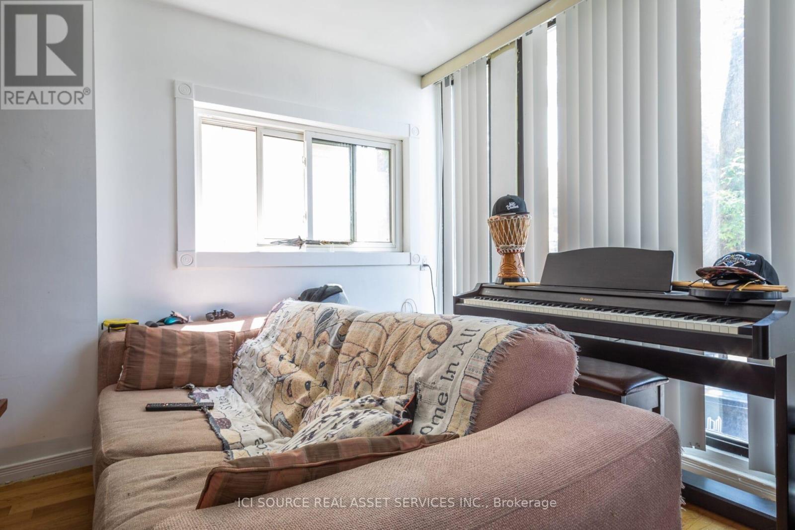 1 - 693 Euclid Avenue, Toronto, Ontario  M6G 2T8 - Photo 5 - C12633164