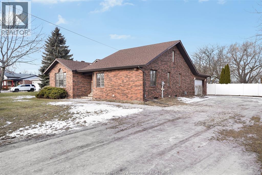 8710 Middle Side Rd., Mcgregor, Ontario N0R 1J0 - Photo 3 - 25031655