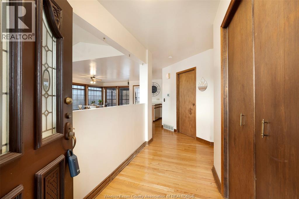 8710 Middle Side Rd., Mcgregor, Ontario N0R 1J0 - Photo 4 - 25031655