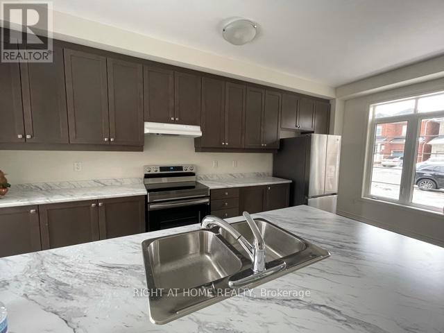 259 Clockwork Drive, Brampton, Ontario  L7A 5C7 - Photo 4 - W12633166