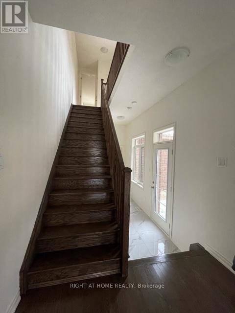 259 Clockwork Drive, Brampton, Ontario  L7A 5C7 - Photo 5 - W12633166