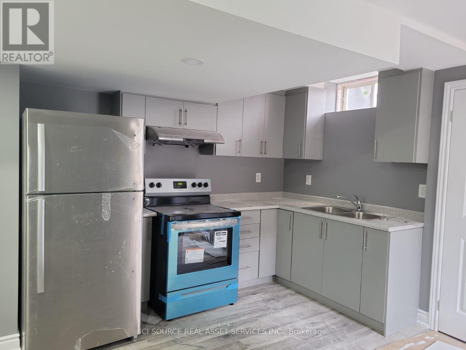 Bsmt - 393 Royal West Drive, Brampton, Ontario  L6X 5J9 - Photo 3 - W12633168