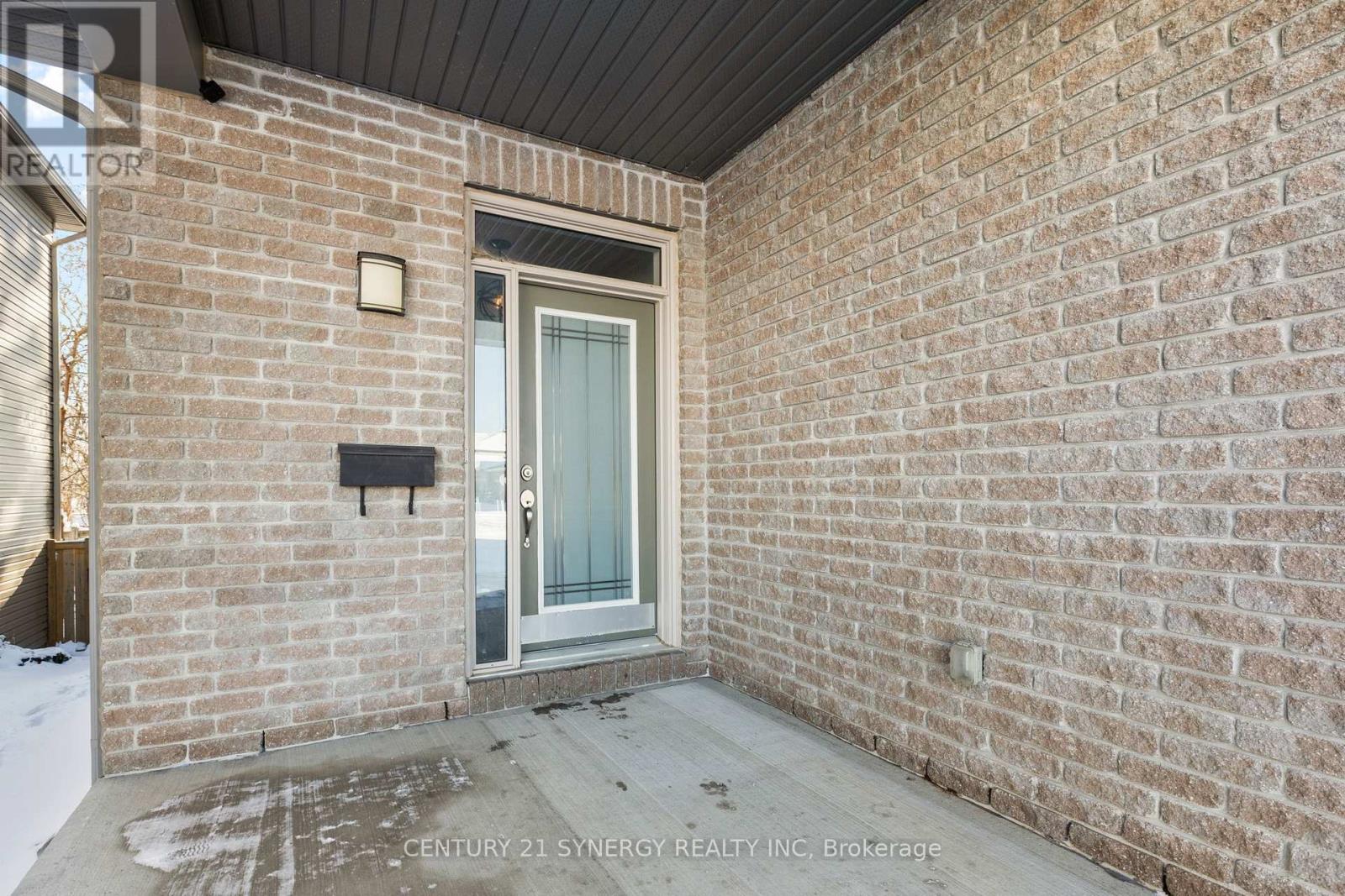 779 Fiddlehead Street, Ottawa, Ontario  K1T 0N1 - Photo 2 - X12633180