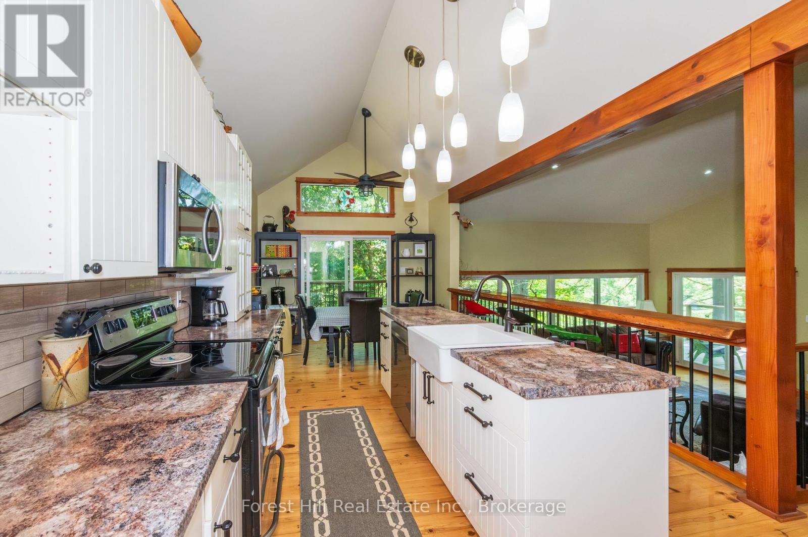 1289 Delbrooke Road, Lake Of Bays, Ontario  P0H 1H0 - Photo 12 - X12454411