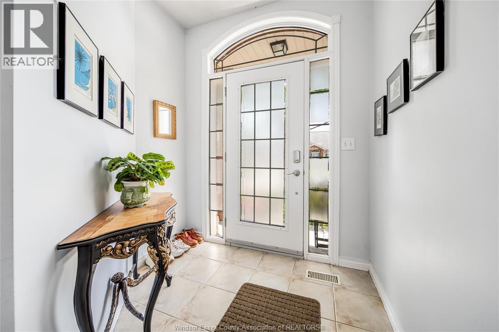 11924 Cobblestone Crescent, Windsor, Ontario N8P 1T7 - Photo 5 - 25031620