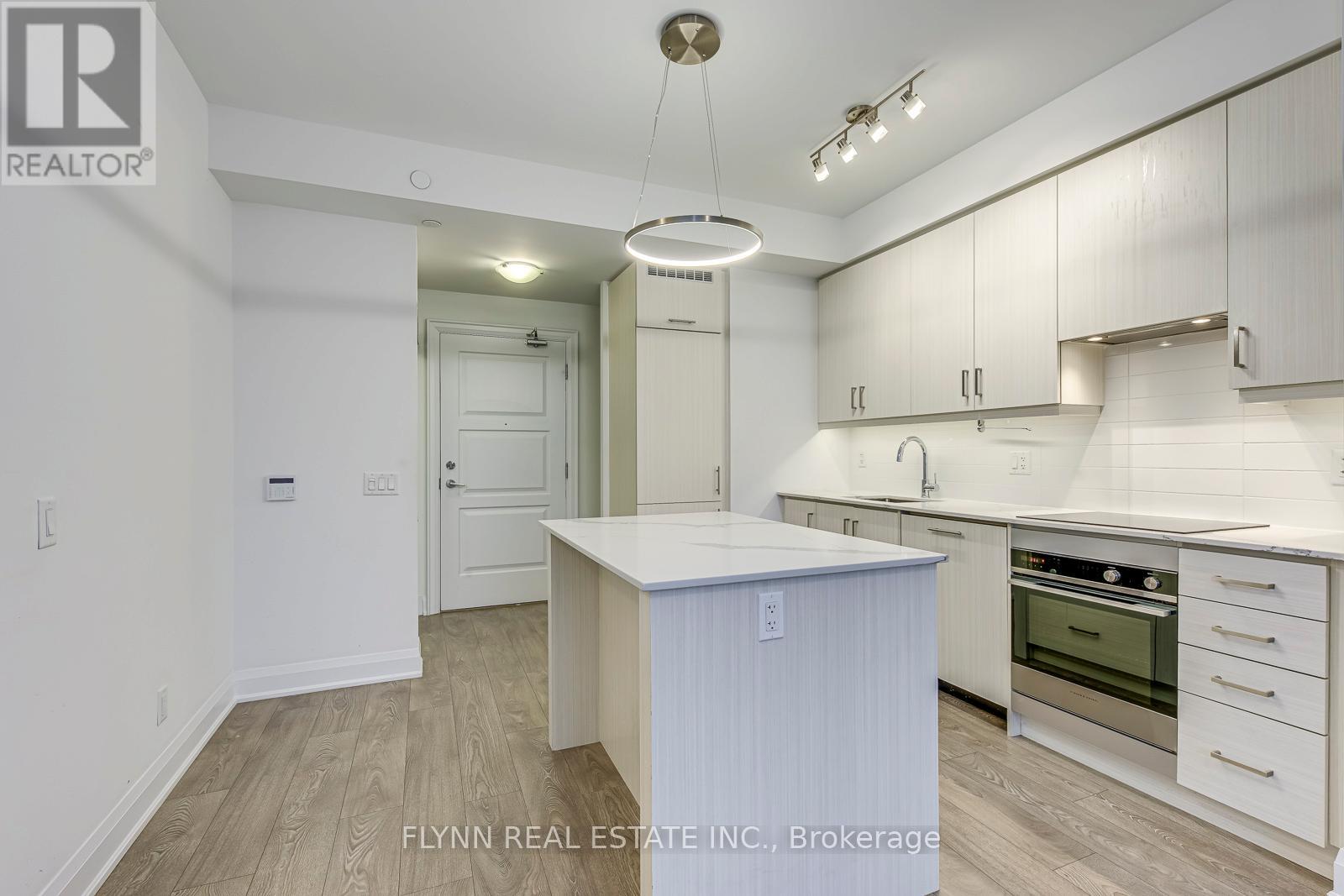 2001 - 36 Elm Drive W, Mississauga (City Centre), Ontario  L5B 0N3 - Photo 11 - W12633174