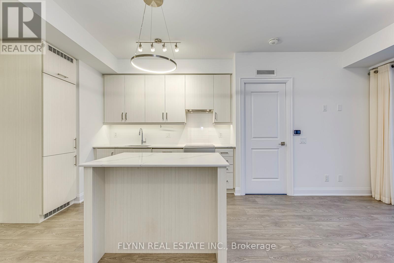 2001 - 36 Elm Drive W, Mississauga (City Centre), Ontario  L5B 0N3 - Photo 14 - W12633174