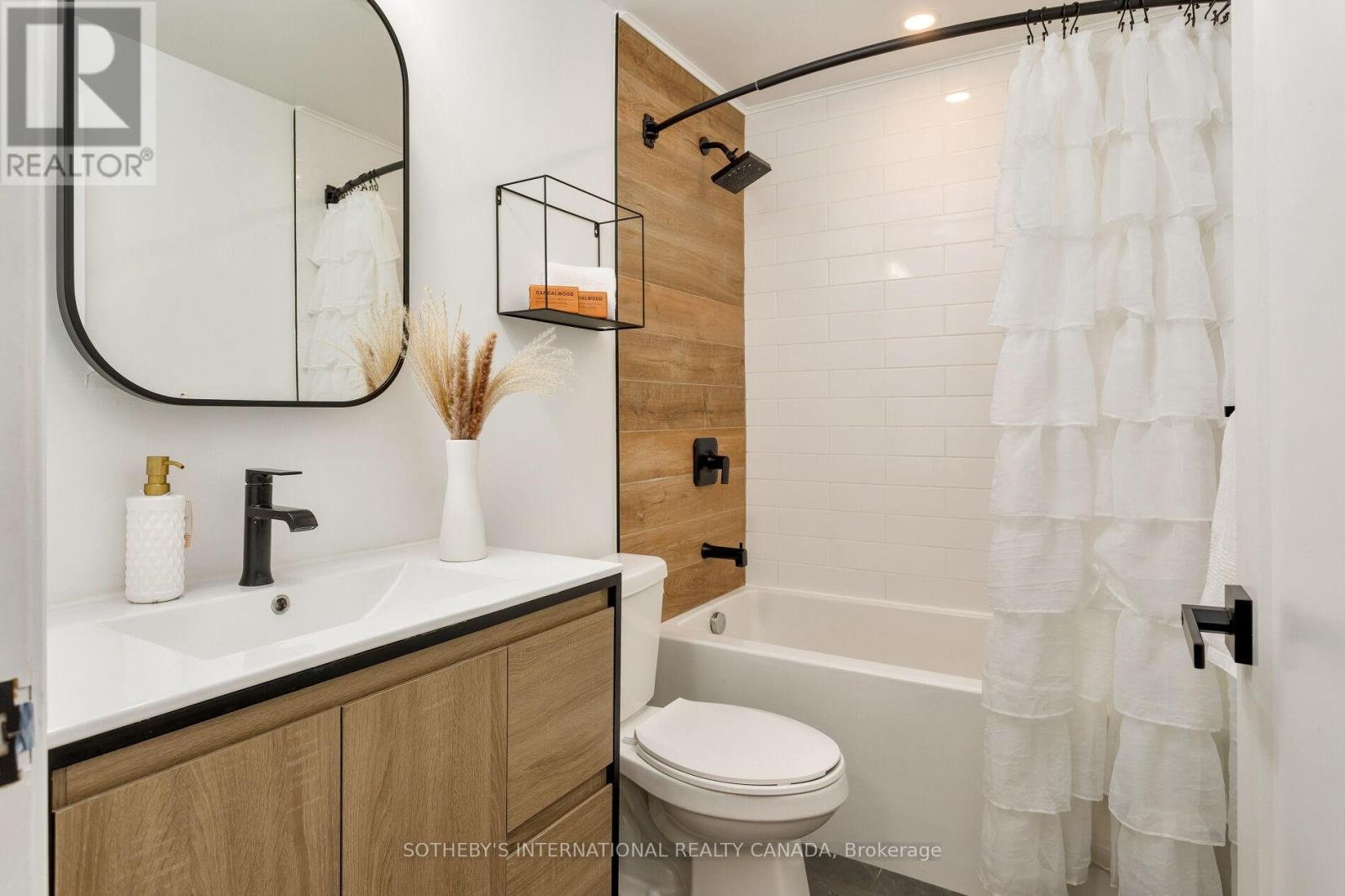 201 - 3391 Bloor Street W, Toronto, Ontario  M8X 1G3 - Photo 25 - W12633176