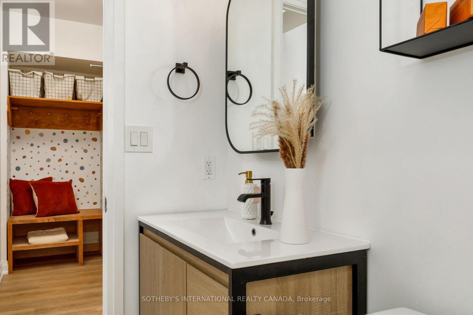 201 - 3391 Bloor Street W, Toronto, Ontario  M8X 1G3 - Photo 26 - W12633176