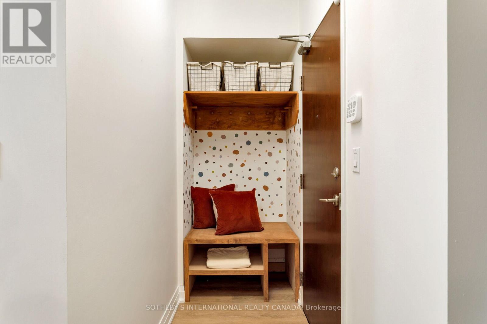 201 - 3391 Bloor Street W, Toronto, Ontario  M8X 1G3 - Photo 27 - W12633176