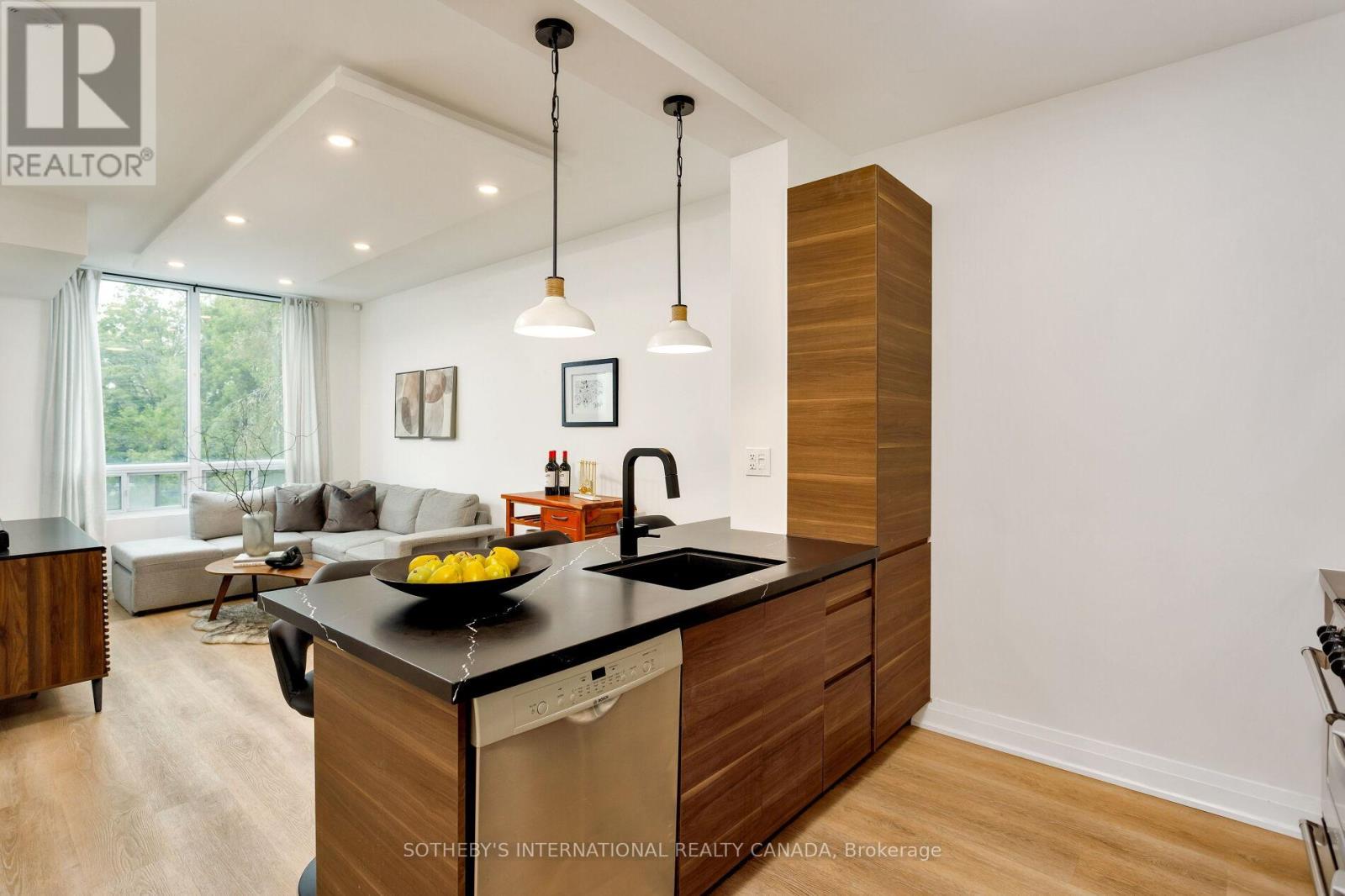 201 - 3391 Bloor Street W, Toronto, Ontario  M8X 1G3 - Photo 3 - W12633176