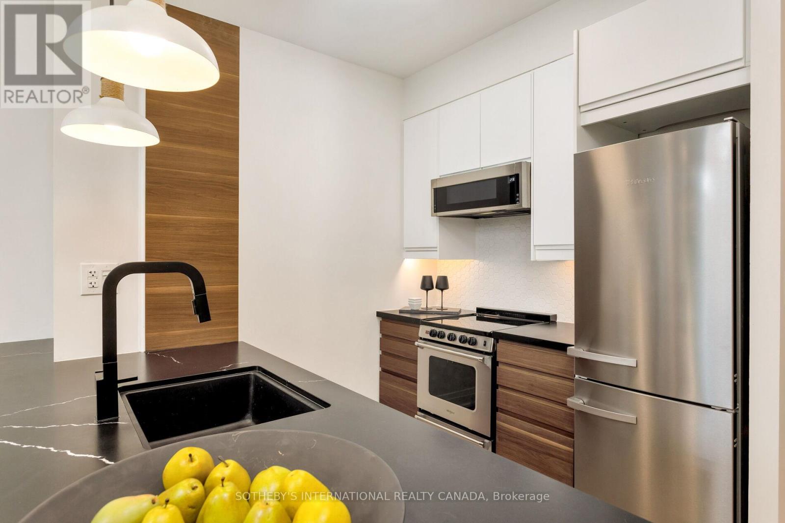 201 - 3391 Bloor Street W, Toronto, Ontario  M8X 1G3 - Photo 5 - W12633176