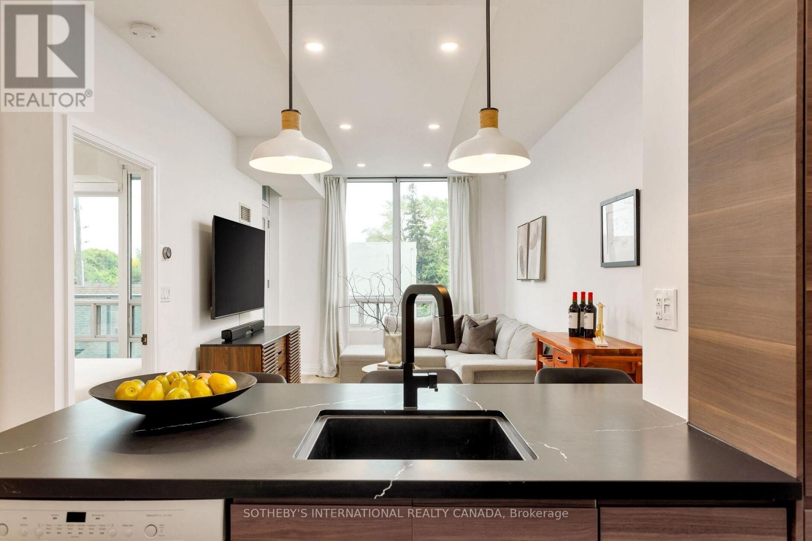 201 - 3391 Bloor Street W, Toronto, Ontario  M8X 1G3 - Photo 7 - W12633176