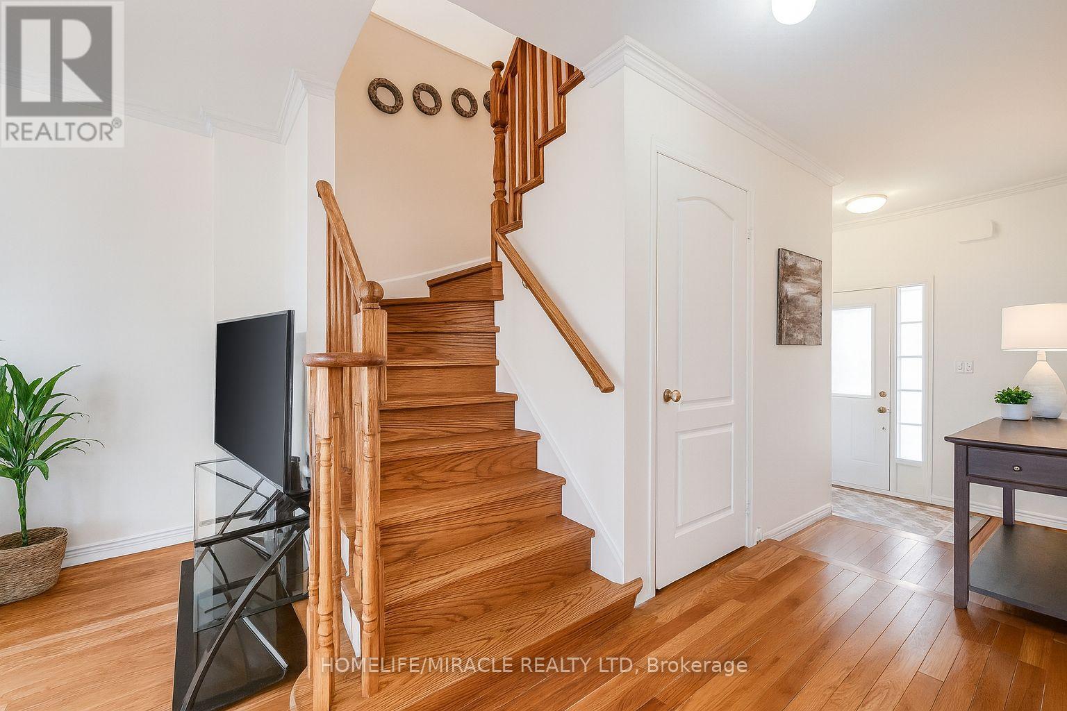 9 Trumpet Valley Boulevard, Brampton, Ontario  L7A 3P4 - Photo 4 - W12607114