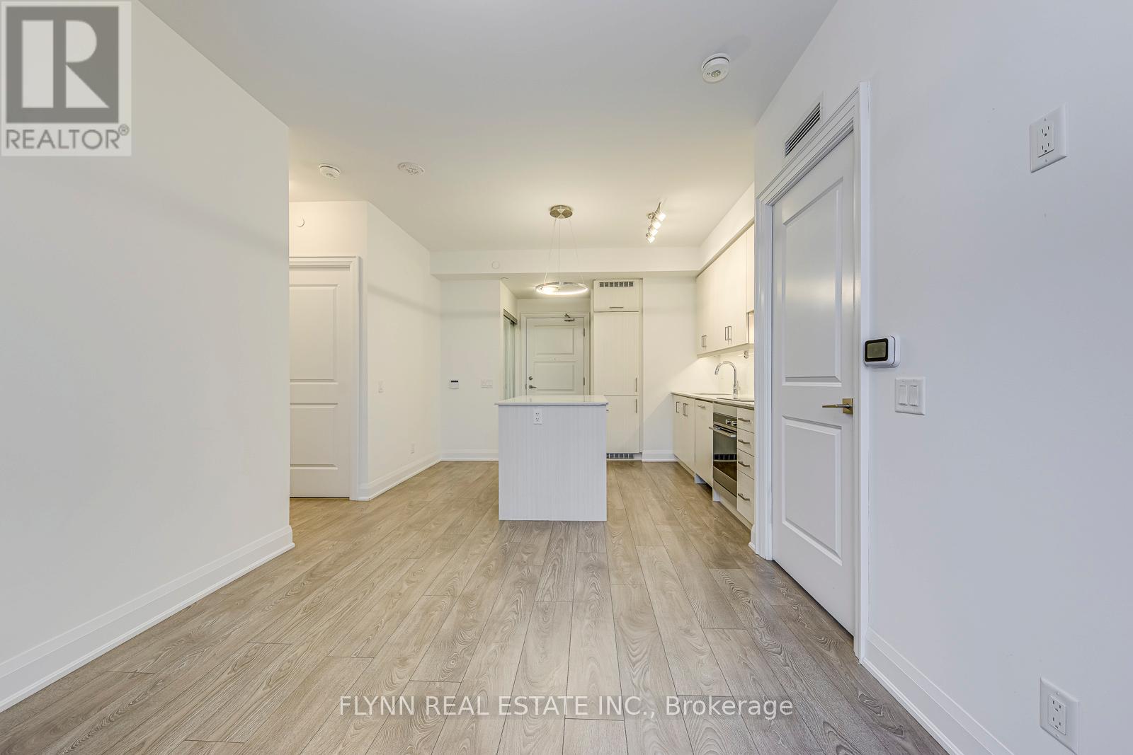 2001 - 36 Elm Drive W, Mississauga (City Centre), Ontario  L5B 0N3 - Photo 18 - W12633174