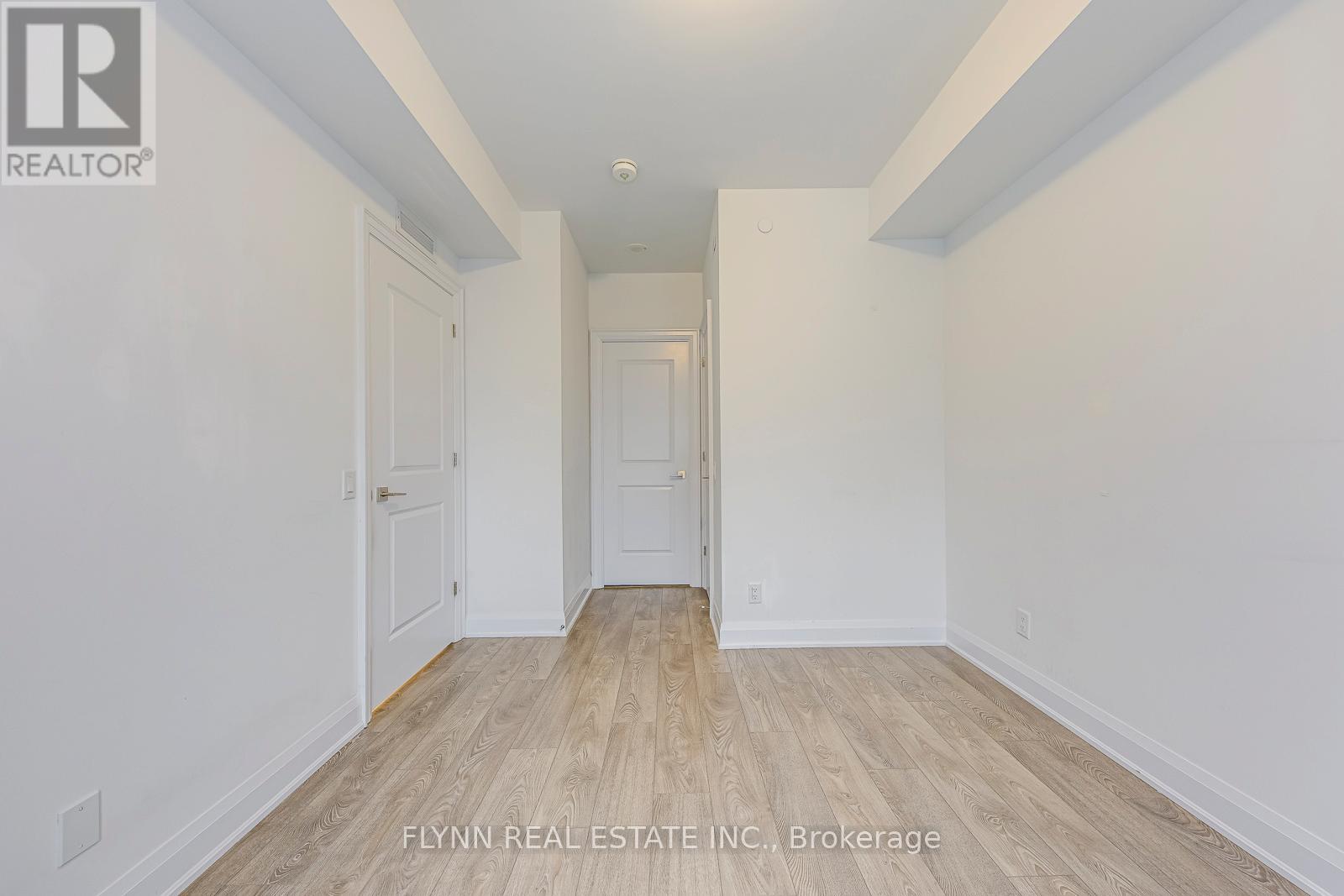 2001 - 36 Elm Drive W, Mississauga (City Centre), Ontario  L5B 0N3 - Photo 24 - W12633174