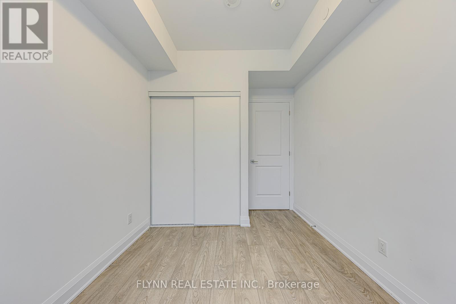 2001 - 36 Elm Drive W, Mississauga (City Centre), Ontario  L5B 0N3 - Photo 30 - W12633174