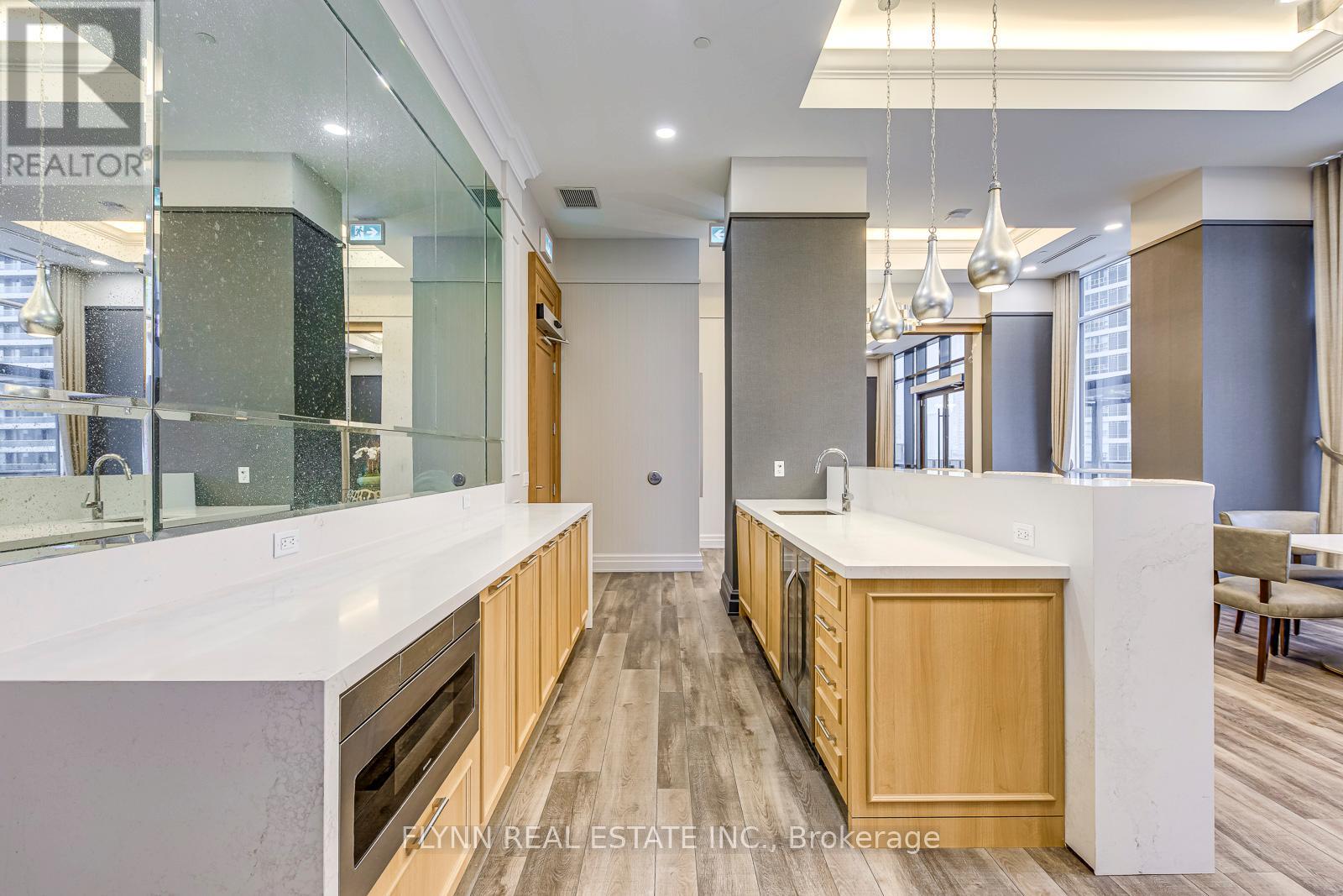 2001 - 36 Elm Drive W, Mississauga (City Centre), Ontario  L5B 0N3 - Photo 43 - W12633174