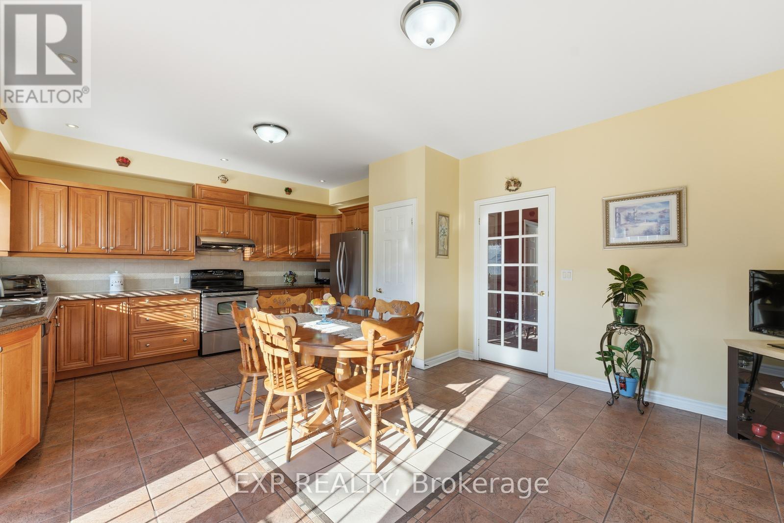 229 Dunraven Drive, Toronto, Ontario  M6M 1H8 - Photo 8 - W12562550