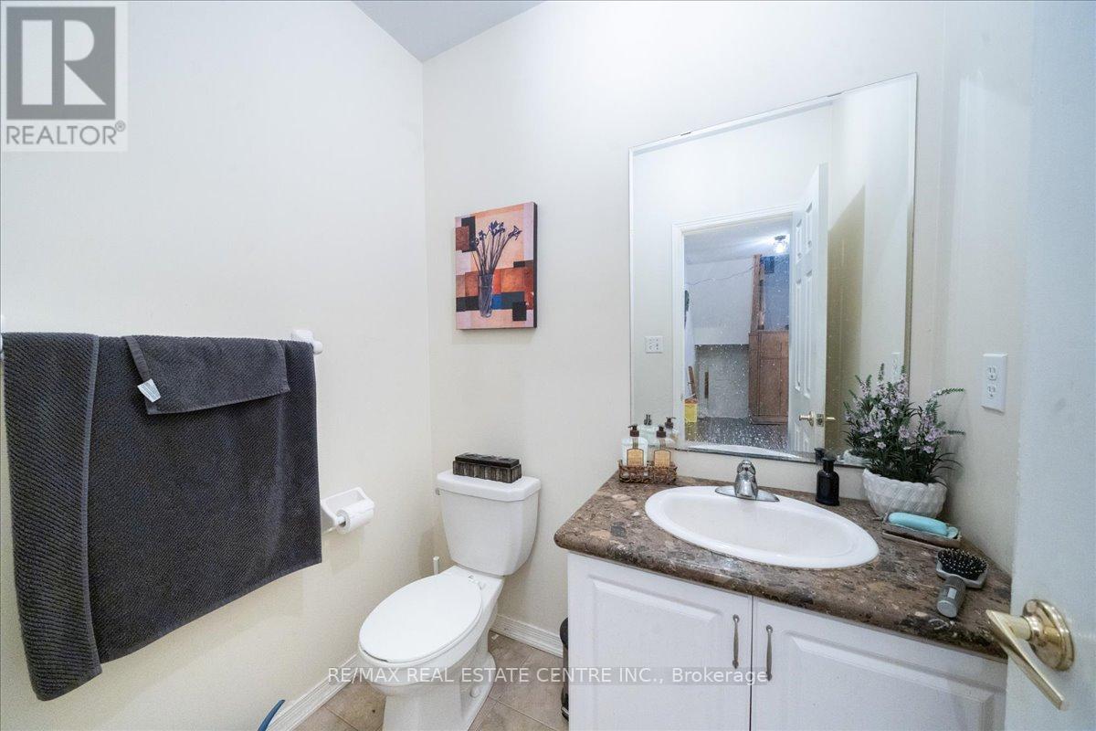 523 Nairn Circle, Milton, Ontario  L9T 8A5 - Photo 17 - W12633194