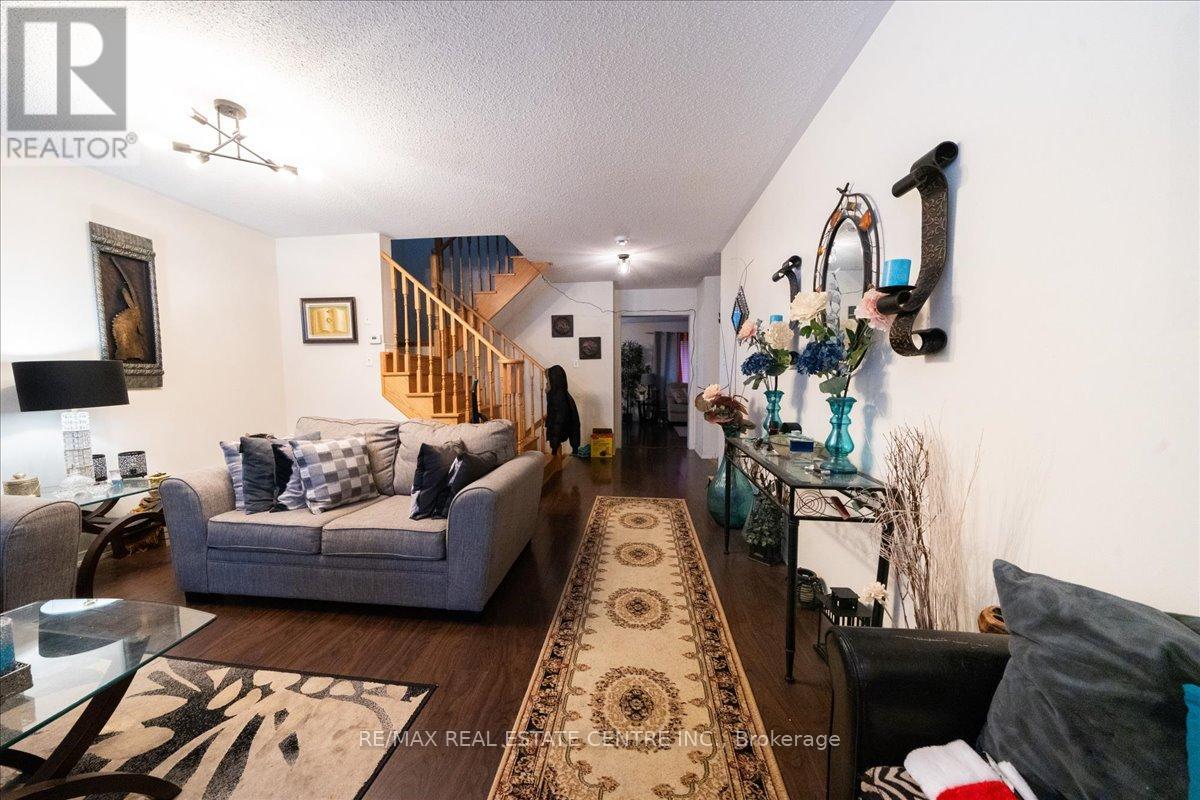 523 Nairn Circle, Milton, Ontario  L9T 8A5 - Photo 9 - W12633194