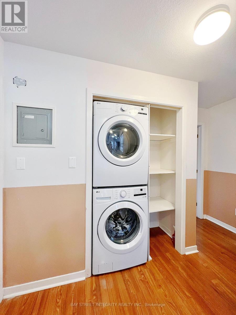 2 - 1339 Pinegrove Road, Oakville, Ontario  L6L 2X2 - Photo 11 - W12633202