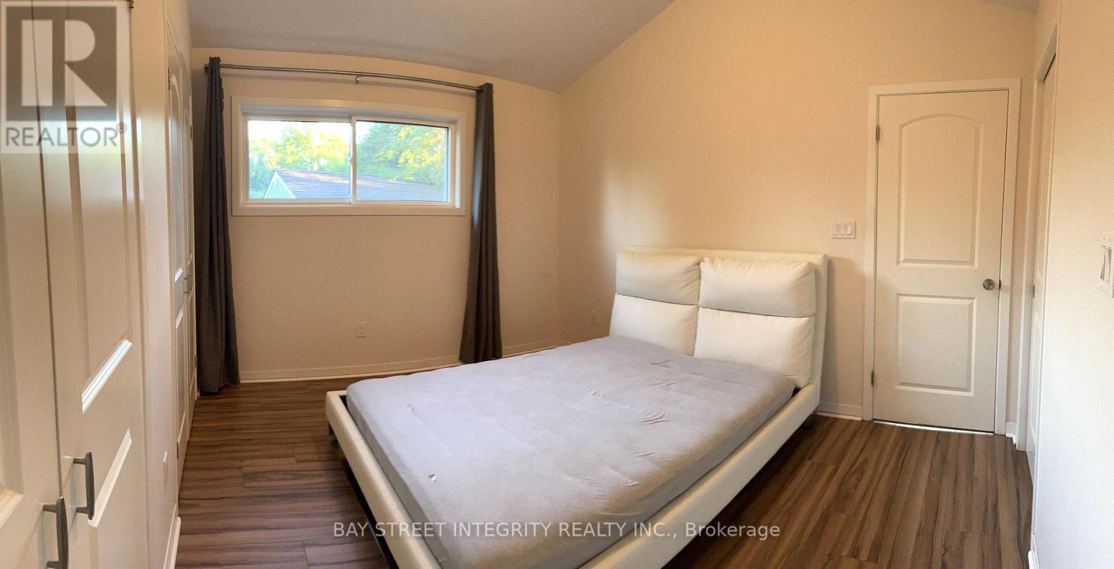 2 - 1339 Pinegrove Road, Oakville, Ontario  L6L 2X2 - Photo 6 - W12633202