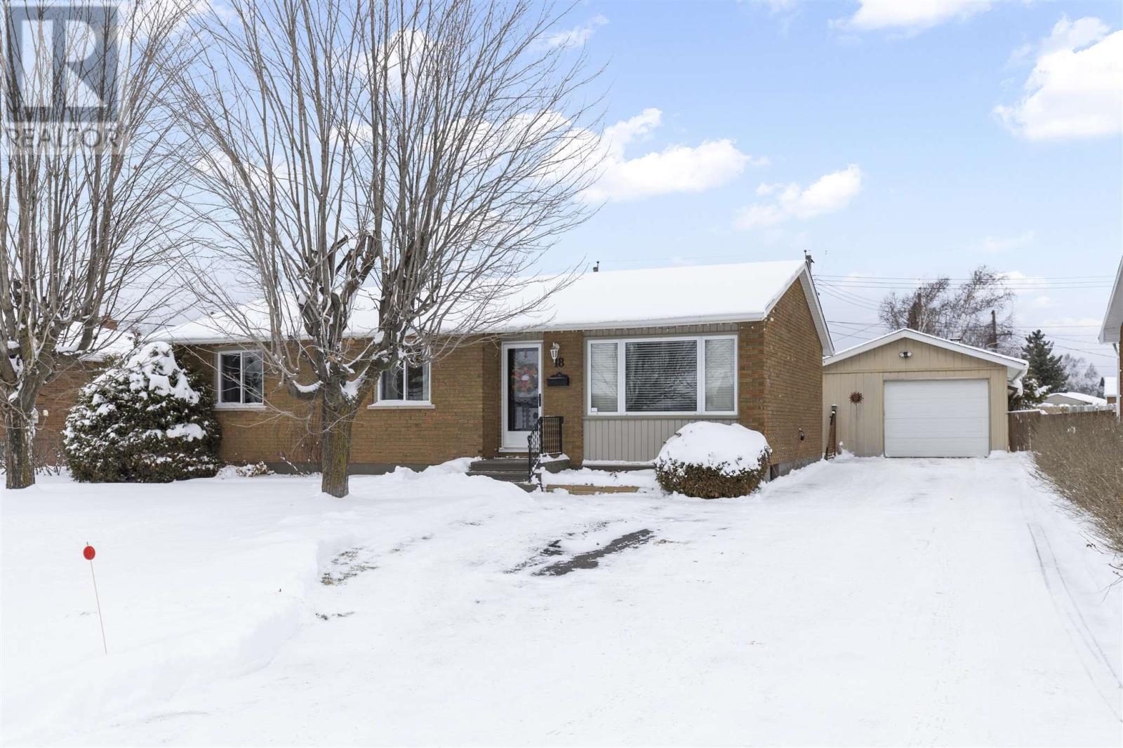 18 Montcalm RD, Sault Ste. Marie, Ontario