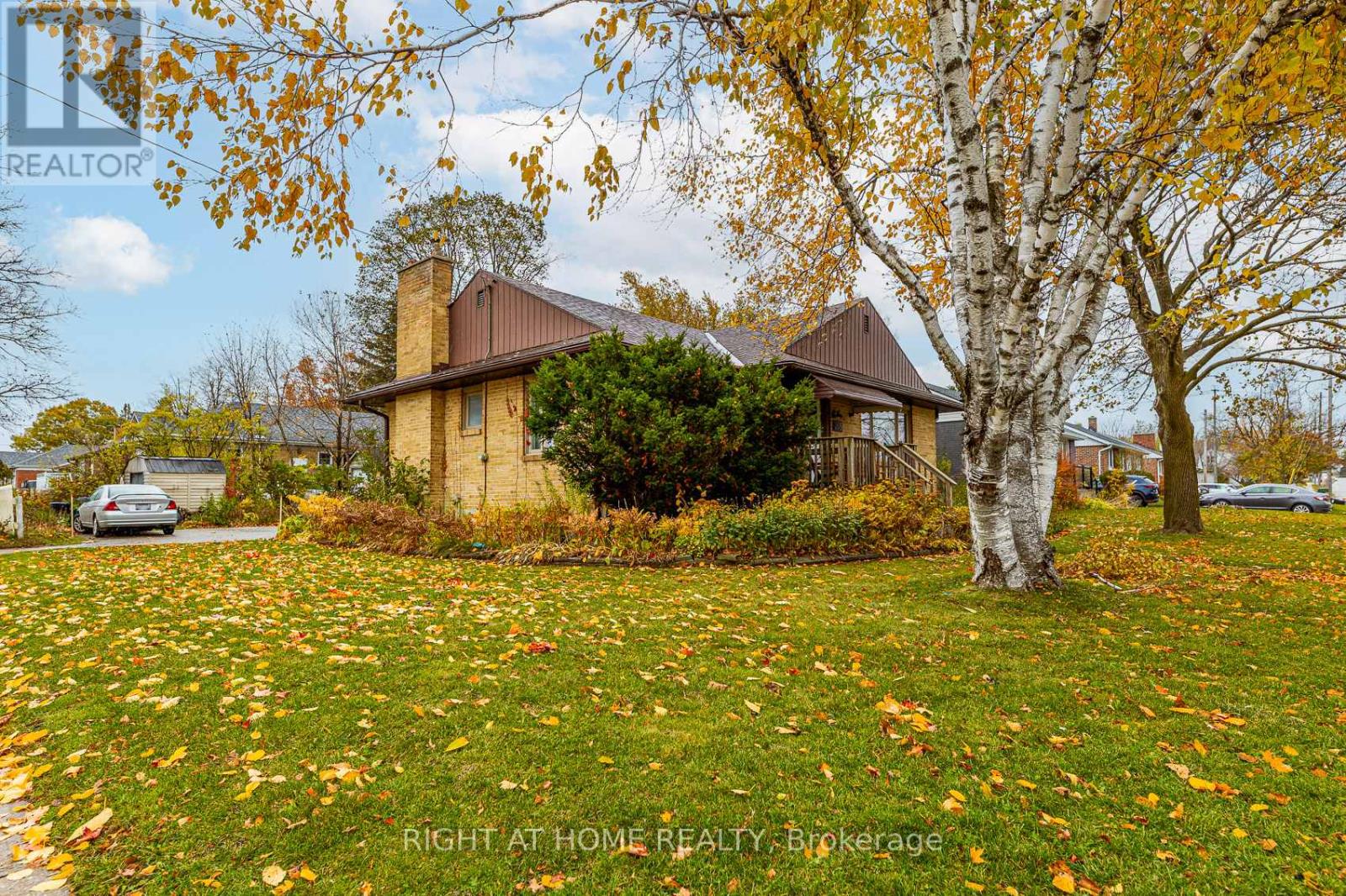 205 St Vincent Street, Barrie (Wellington), Ontario  L4M 3Z5 - Photo 3 - S12511540