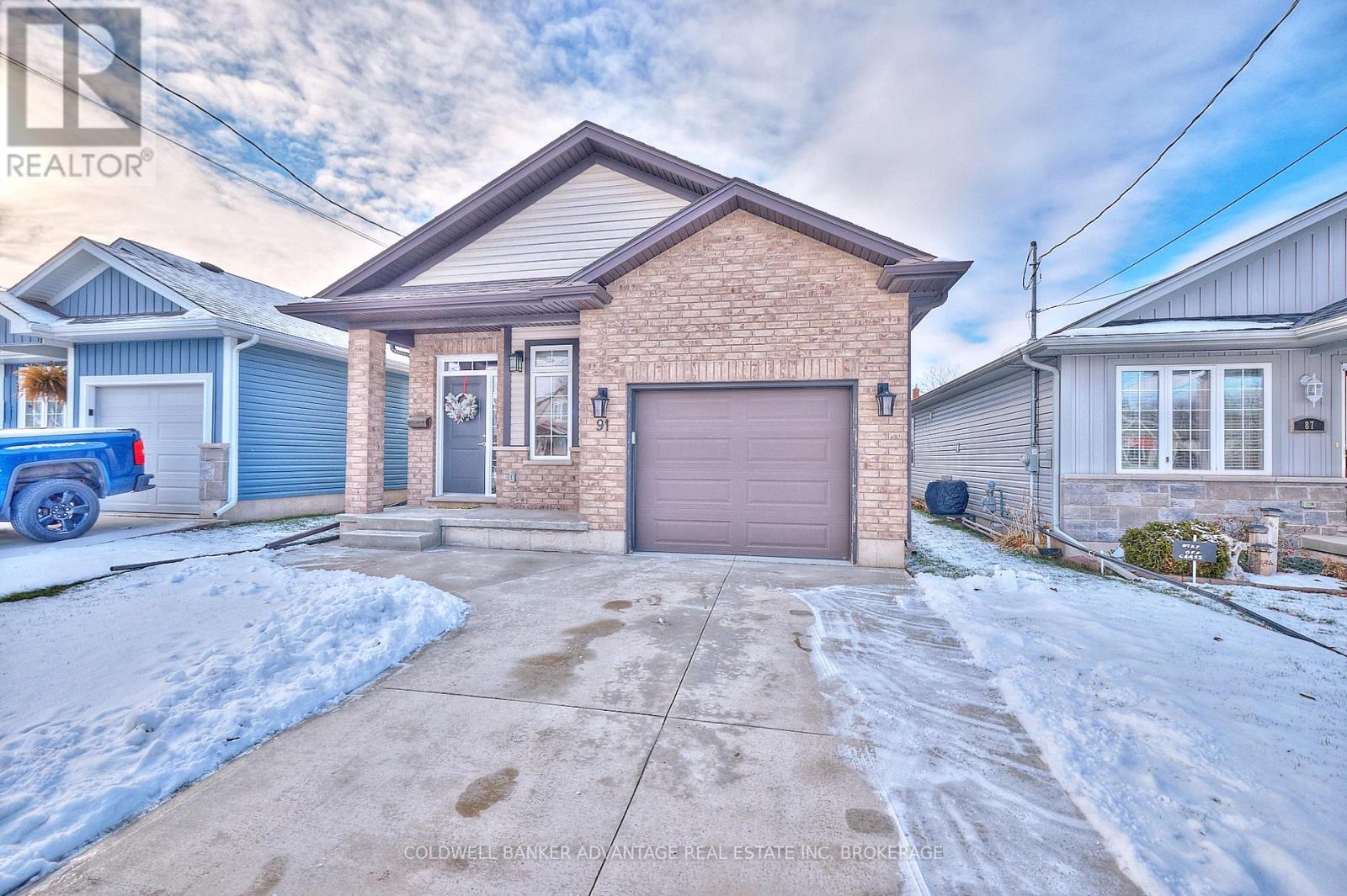 91 Scholfield Avenue S, Welland (Lincoln/crowland), Ontario  L3B 1N4 - Photo 1 - X12633218