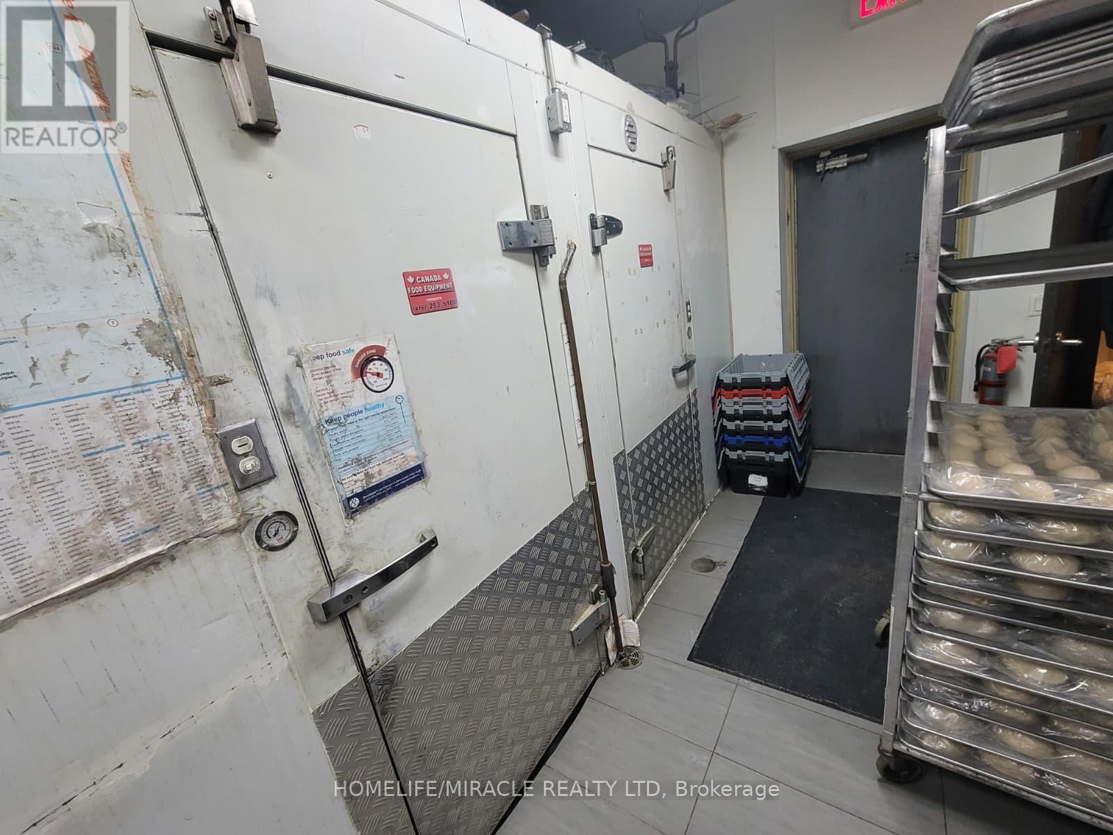 2 - 106 Silvercreek Parkway N, Guelph (Junction/onward Willow), Ontario  N1H 7B4 - Photo 11 - X12631926