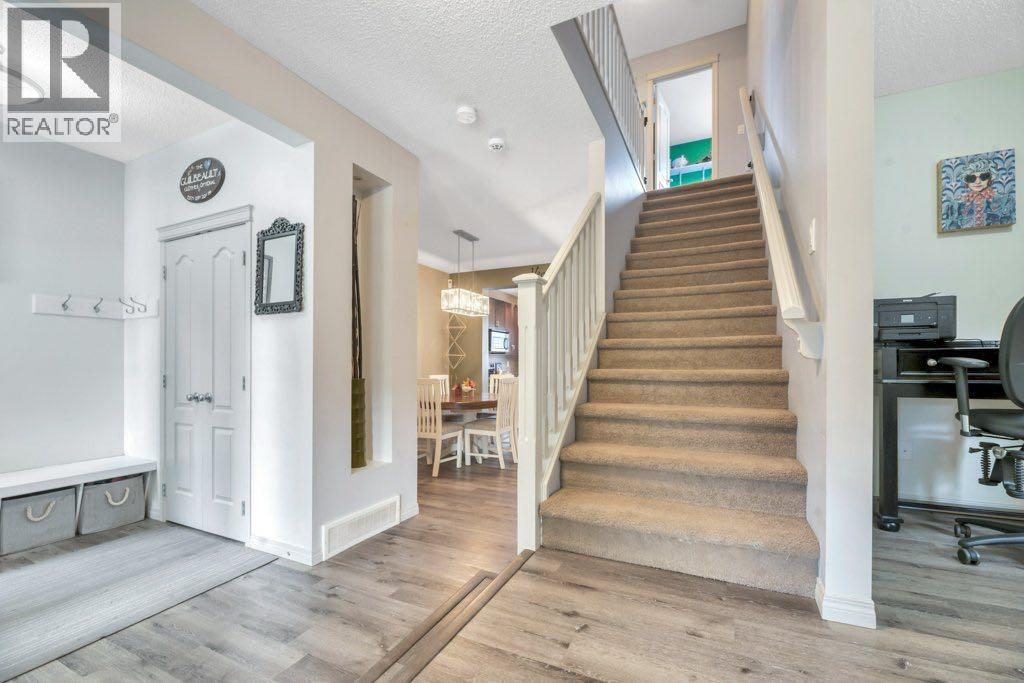 32 Copperpond Heights Se, Calgary, Alberta  T2Z 0X3 - Photo 8 - A2267375