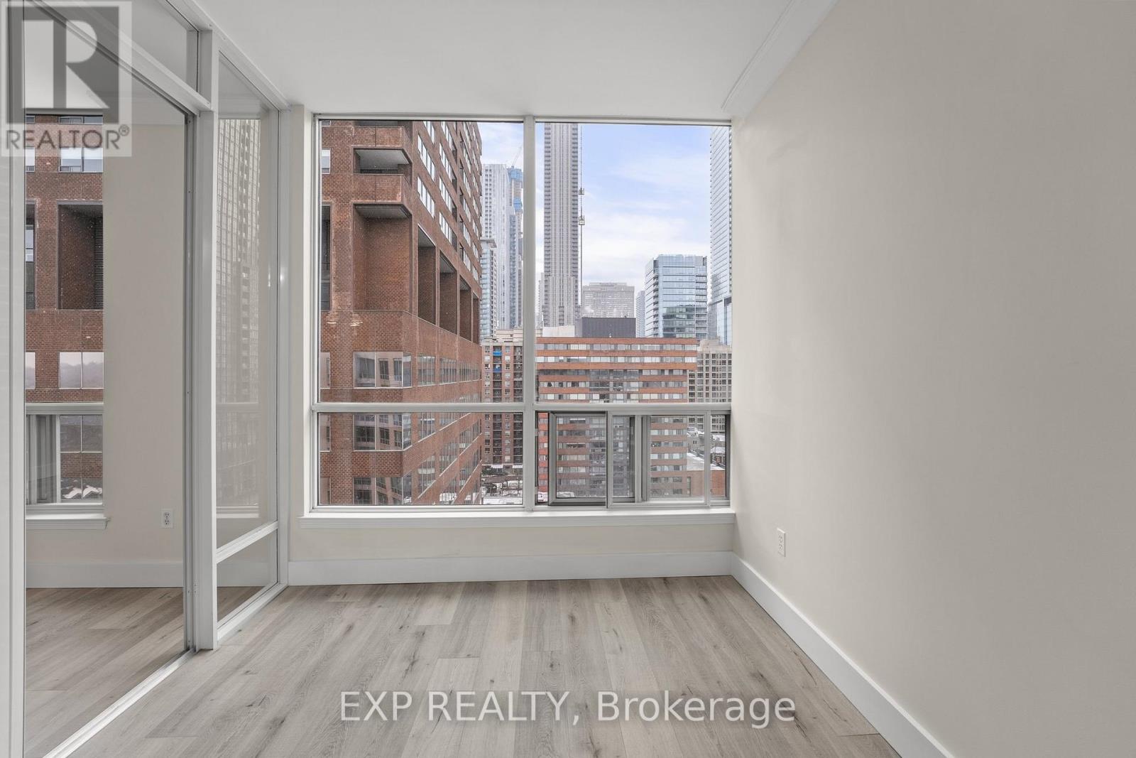 Ph113 - 942 Yonge Street, Toronto (Annex), Ontario  M4W 3S8 - Photo 9 - C12633216