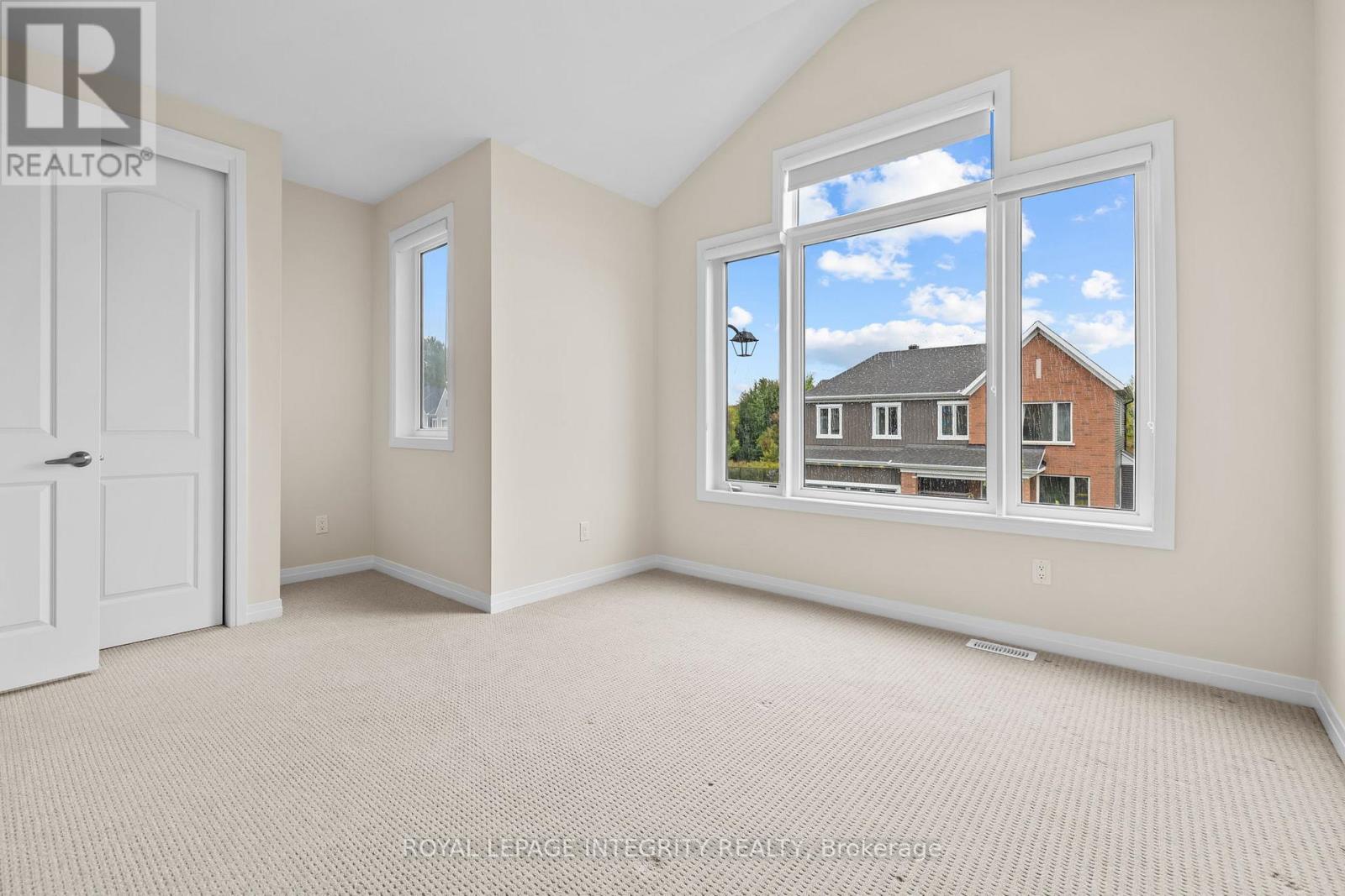 807 Mercier Crescent E, Ottawa, Ontario  K1W 1E6 - Photo 18 - X12469893