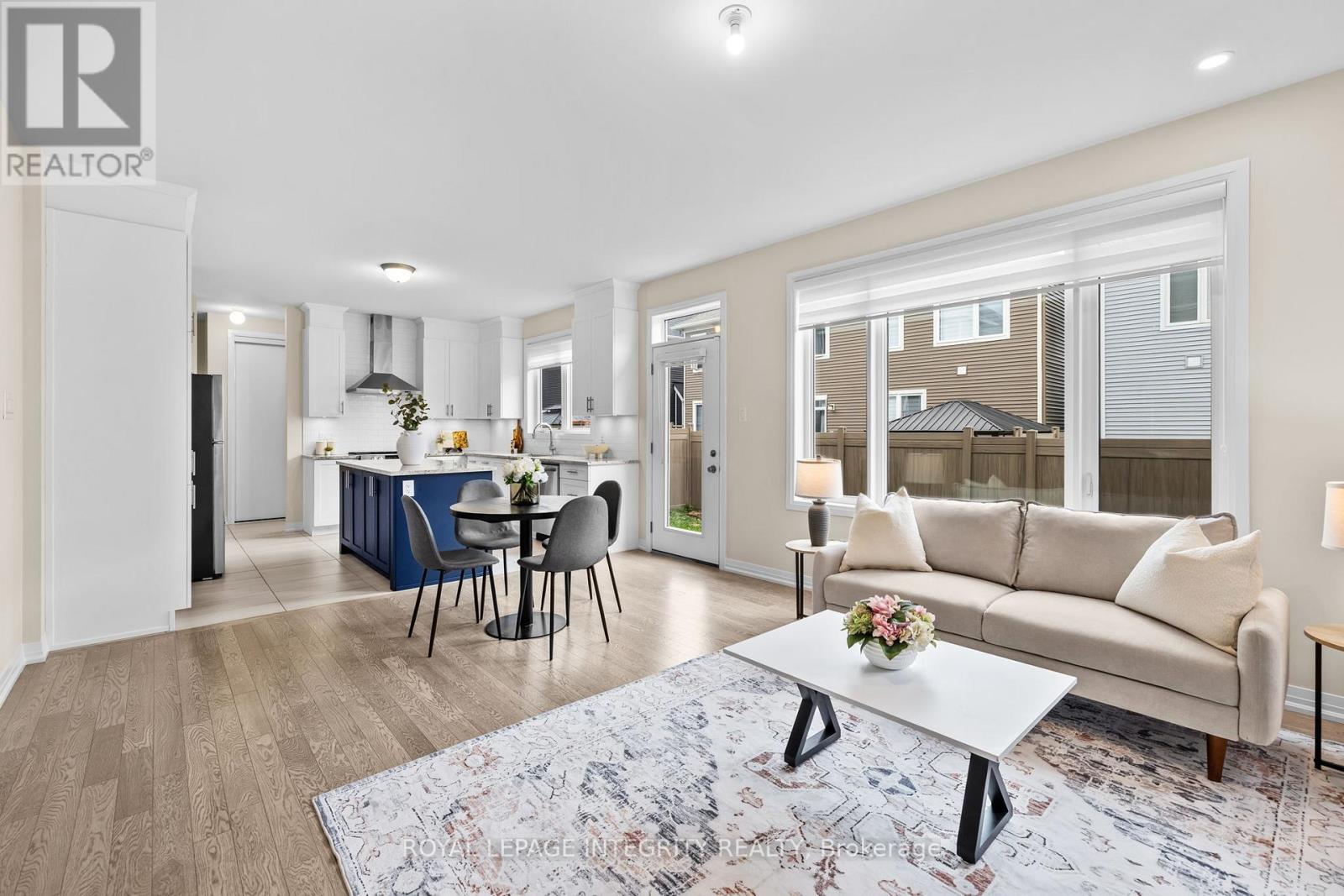 807 Mercier Crescent E, Ottawa, Ontario  K1W 1E6 - Photo 7 - X12469893