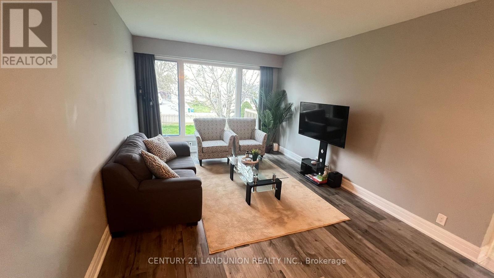 Main - 301 Browndale Crescent, Richmond Hill (Crosby), Ontario  L4C 3H9 - Photo 4 - N12633242