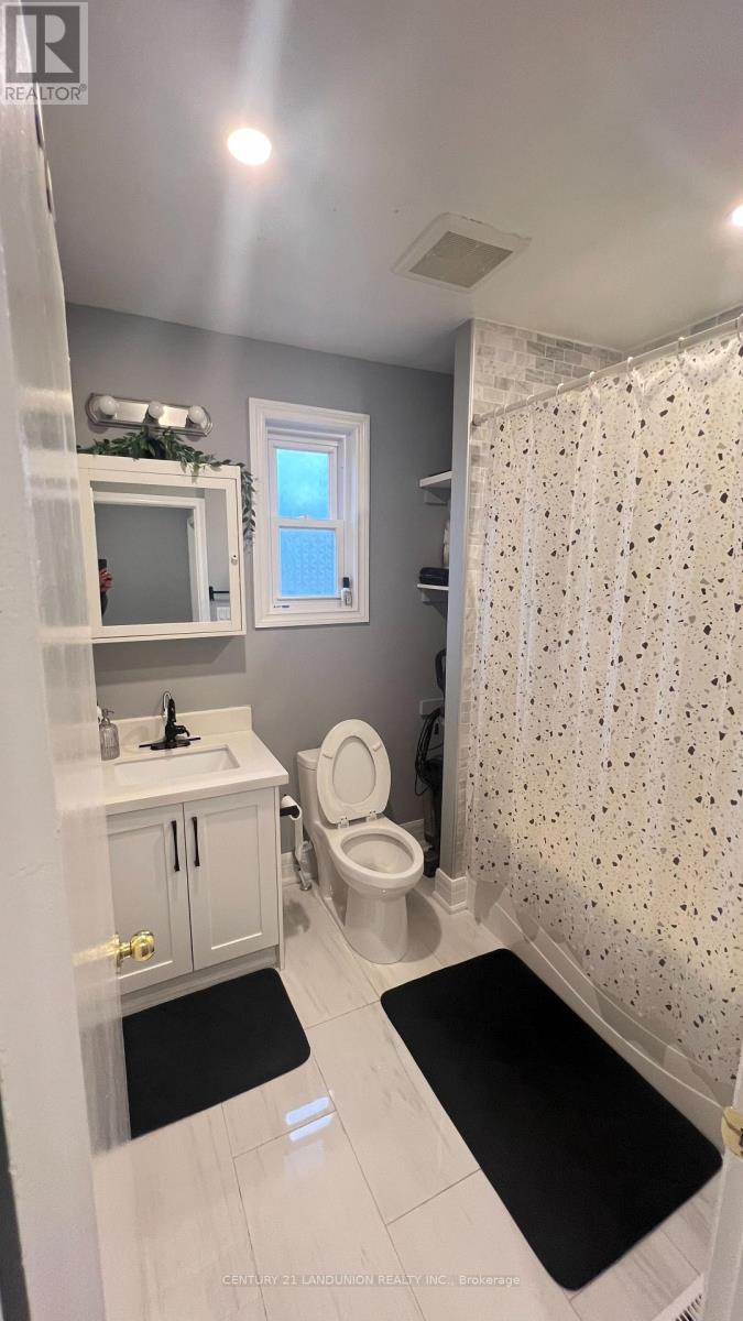 Main - 301 Browndale Crescent, Richmond Hill (Crosby), Ontario  L4C 3H9 - Photo 8 - N12633242