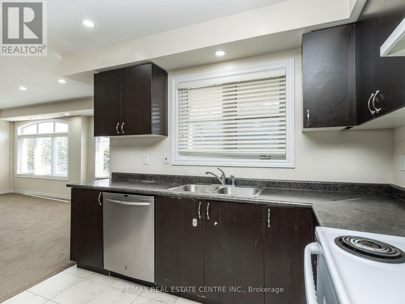 09 - 200 Veterans Drive, Brampton, Ontario  L7A 4S6 - Photo 11 - W12608570