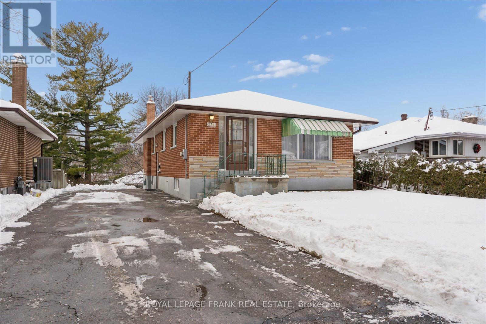 254 Dover Street, Oshawa (Eastdale), Ontario  L1G 6G4 - Photo 2 - E12633288